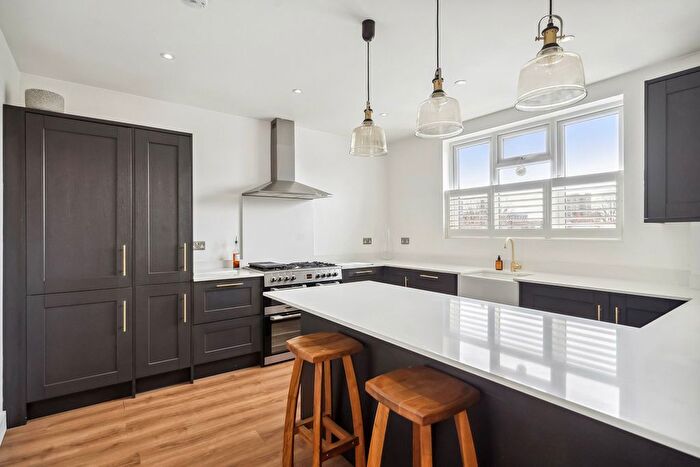 3 Bedroom Flat To Rent In Gunnersbury Lane, Acton, W3