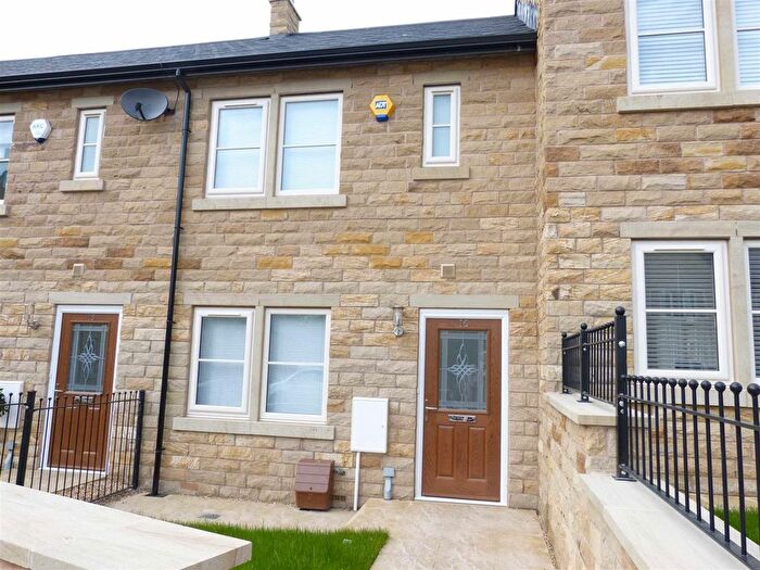 2 Bedroom Mews To Rent In Mossy Lea Drive, Glossop, Derbyshire, SK13