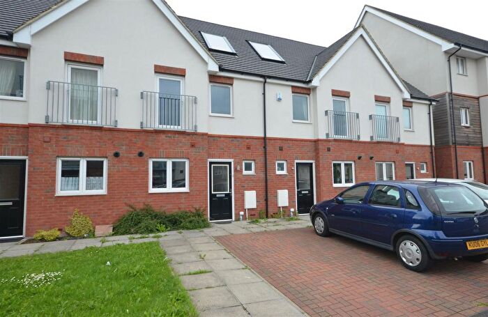 2 Bedroom Terraced House To Rent In Digby Close, Luton, LU4