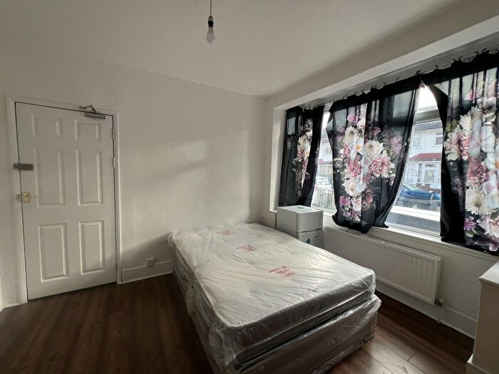 1 Bedroom Studio To Rent In St. Barnabas Road, CR4