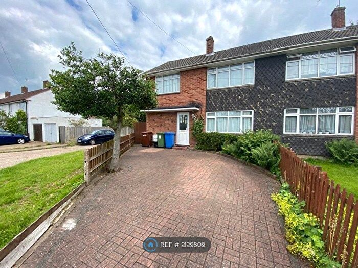 3 Bedroom Semi-Detached House To Rent In Shepherds Lane, Bracknell, RG42