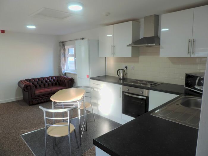 2 Bedroom Flat To Rent In Newport Road, Cardiff, CF24