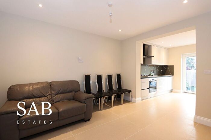 5 Bedroom Semi Detached Bungalow To Rent In Stanhope Park Road, Greenford, UB6