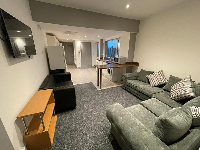 6 Bedroom House To Rent In Tiverton Road, Selly Oak, Birmingham, West Midlands, B29