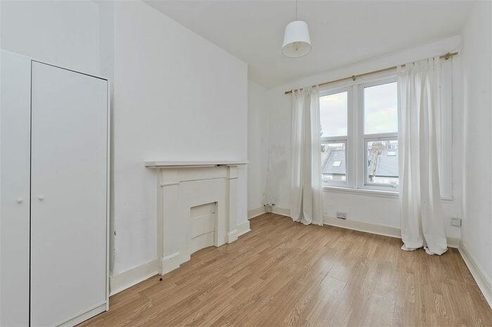1 Bedroom Flat To Rent In Percy Road, London, W12