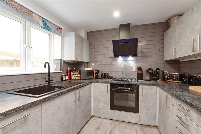 1 Bedroom Flat For Sale In Ladbroke Road, Redhill, Surrey, RH1