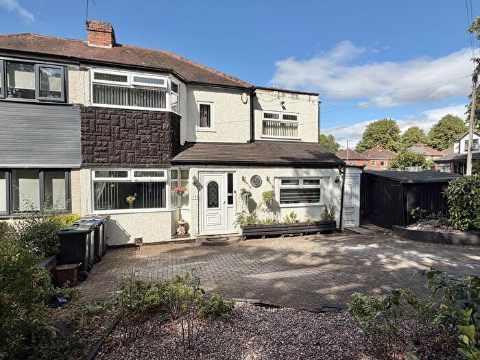 3 Bedroom Detached House For Sale In Courtenay Road, Birmingham, B44