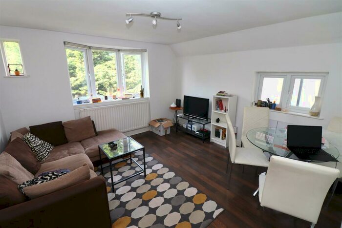 1 Bedroom Flat To Rent In The Park, London, NW11