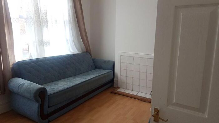 1 Bedroom Flat To Rent In Kendal Parade, Silver Street, London, N18