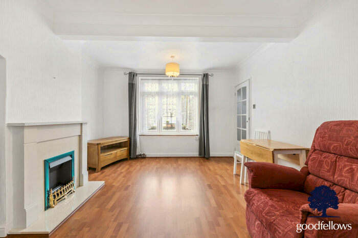 2 Bedroom House To Rent In Glastonbury Road, Morden, SM4