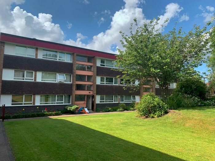 3 Bedroom Flat To Rent In Elm Close, Nottingham, NG3