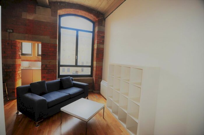 Studio To Rent In Lilycroft Road, Bradford, BD9