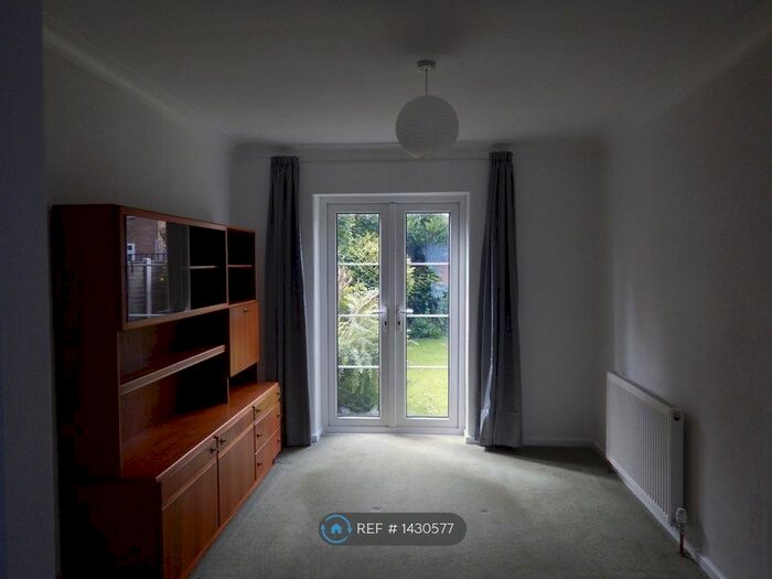 3 Bedroom Semi-Detached House To Rent In Temple Road, Sale, M33