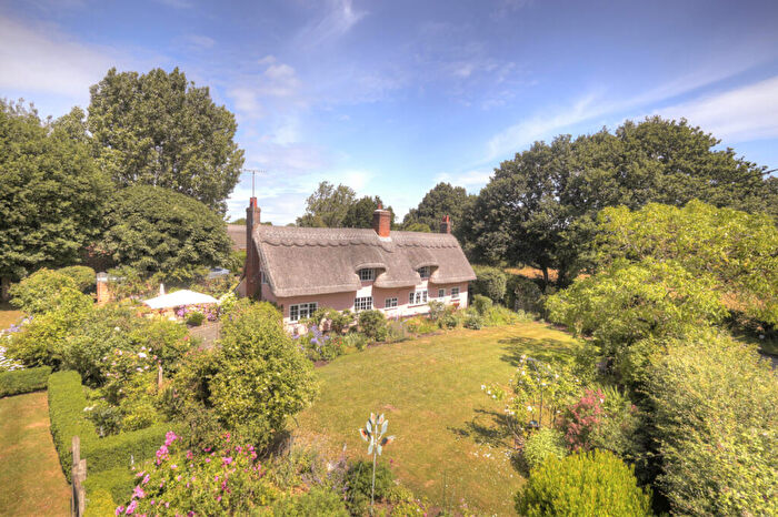 4 Bedroom Detached House For Sale In Mole Hill Green, Felsted, Essex, CM6