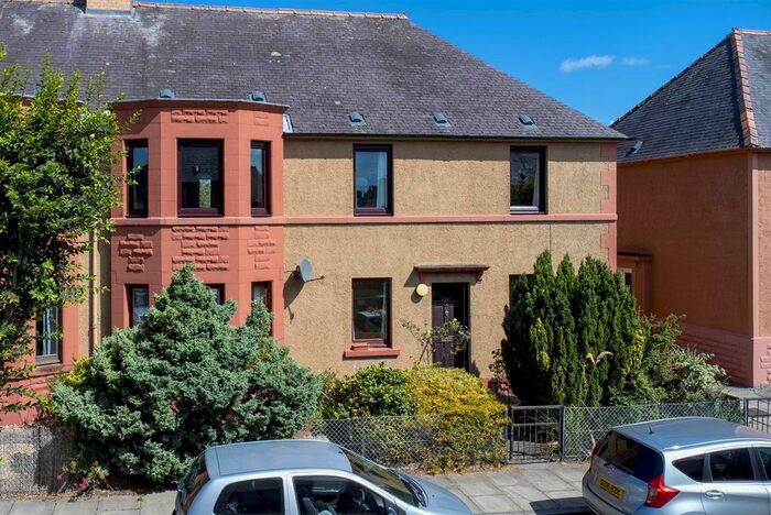 3 Bedroom Flat For Sale In Grovehill, Kelso, TD5