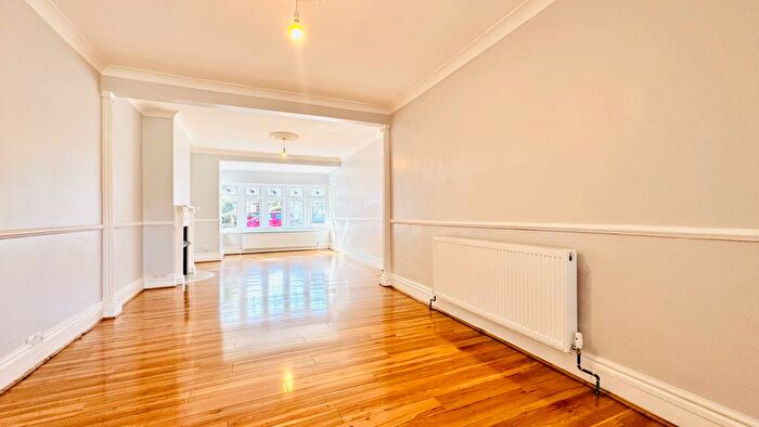 3 Bedroom Semi-Detached House To Rent In Aragon Drive, Ilford, IG6