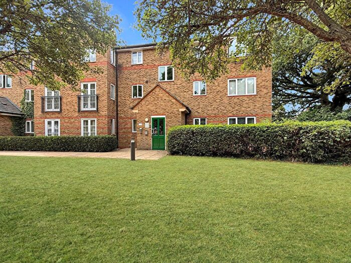2 Bedroom Flat For Sale In Nottage Crescent, Braintree, CM7