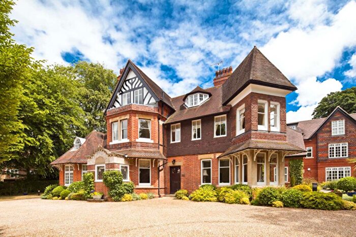 2 Bedroom Apartment To Rent In Court Gardens, Goring On Thames, RG8