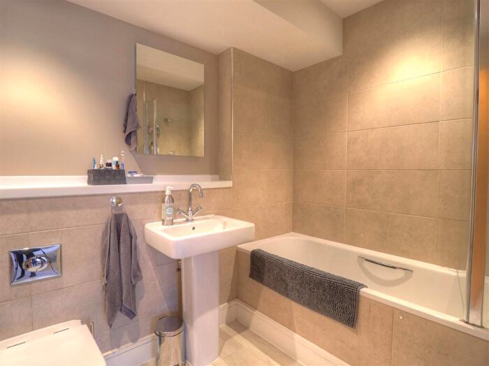 2 Bedroom Flat To Rent In Birmingham Road, Stratford-Upon-Avon, CV37