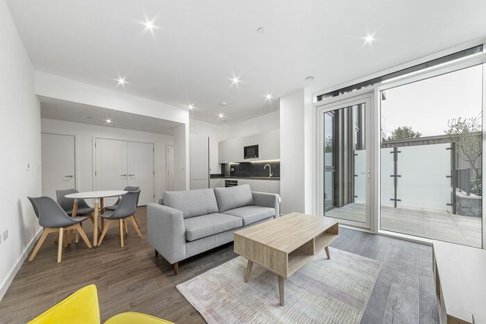 1 Bedroom Flat To Rent In Hartingtons Court, Coster Avenue, London, London, N4