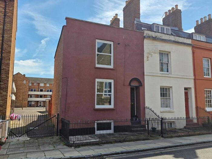 4 Bedroom End Of Terrace House For Sale In Brougham Road, Southsea, PO5