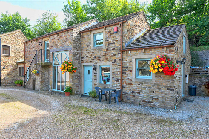 2 Bedroom Barn Conversion To Rent In Garden Terrace, Lothersdale, BD20