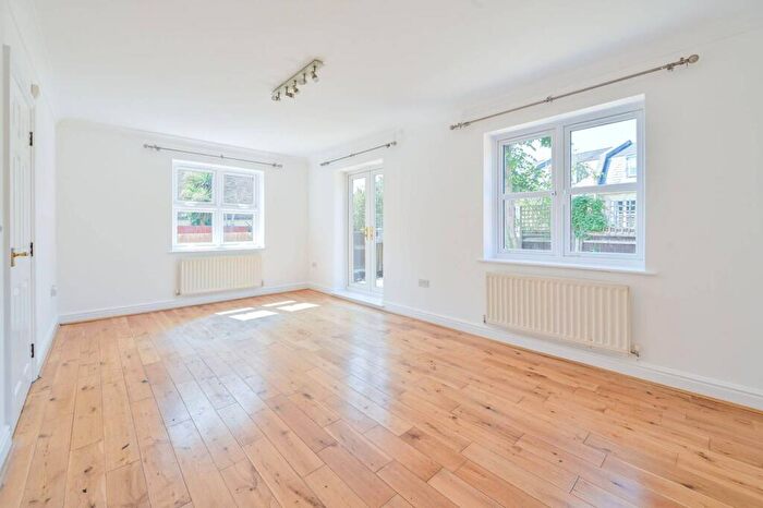 5 Bedroom Detached House To Rent In Streamline Mews, East Dulwich, London, SE22