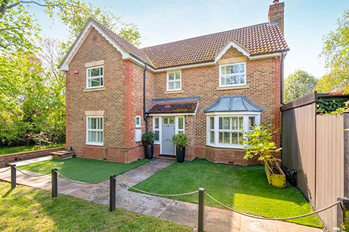 4 Bedroom Detached House For Sale In Roundshead Drive, Warfield, RG42