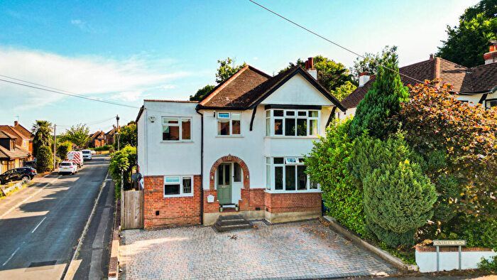 4 Bedroom Detached House For Sale In Waverley Road, Farnborough, GU14