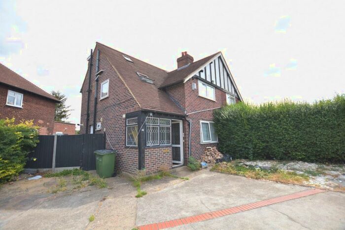 Flat To Rent In Middle Park Avenue, Eltham, SE9