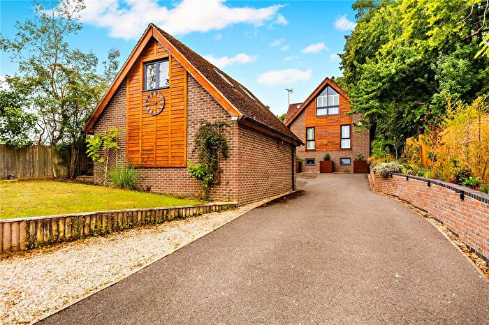 4 Bedroom Detached House For Sale In Oxford Road, Donnington, Newbury, Berkshire, RG14
