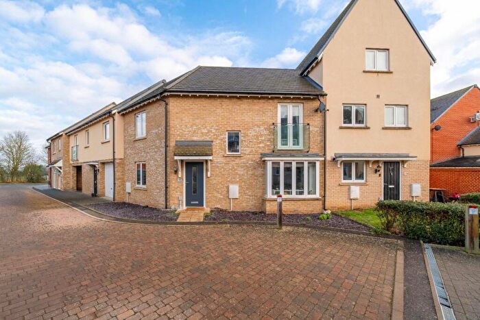 3 Bedroom Semi Detached House For Sale In Freston Close, St. Ives, Cambridgeshire, PE27