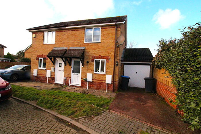 2 Bedroom Semi Detached House To Rent In Windrush Way, CV23