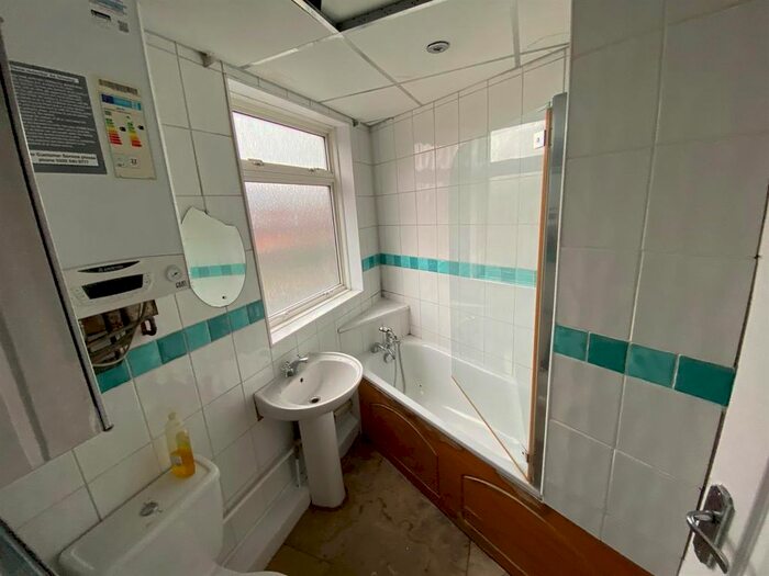 2 Bedroom Flat To Rent In Fairview Parade, Mawney Road, Romford, RM7