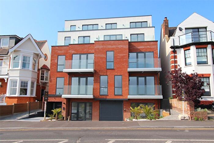2 Bedroom Apartment For Sale In Grand Parade, Leigh-on-Sea, Essex, SS9