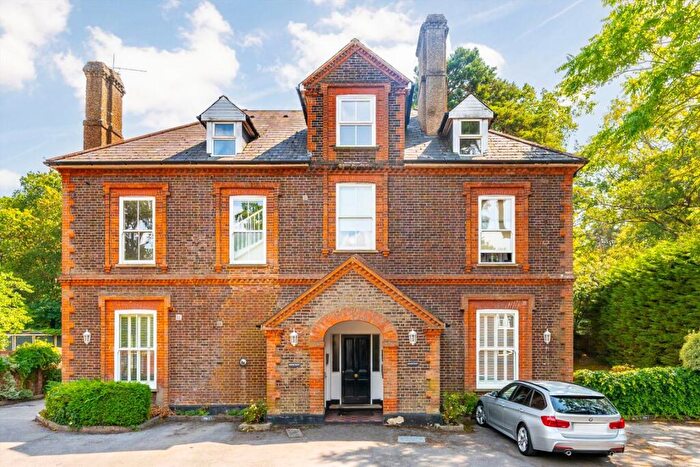 2 Bedroom Flat To Rent In Elgin Road, Weybirdge, KT13