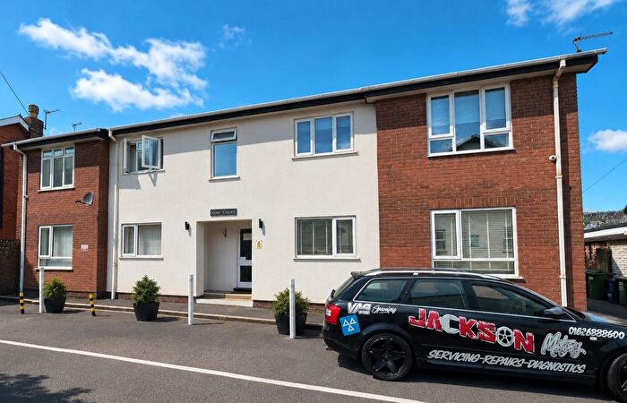2 Bedroom Flat To Rent In Mews Court, Dawlish, EX7