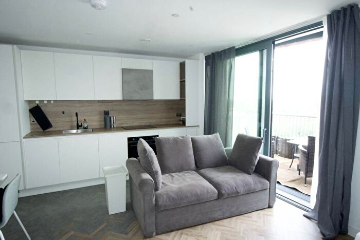 1 Bedroom Flat For Sale In Skyline Apartments, Makers Yard, London, E3