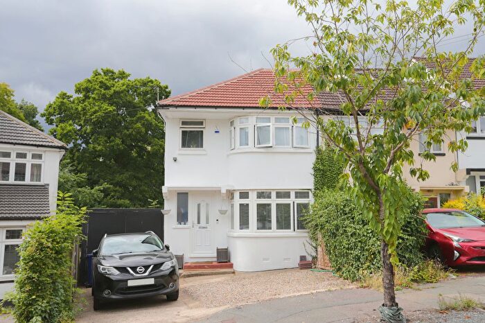 3 Bedroom Semi-Detached House To Rent In Mansfield Avenue, Barnet, EN4