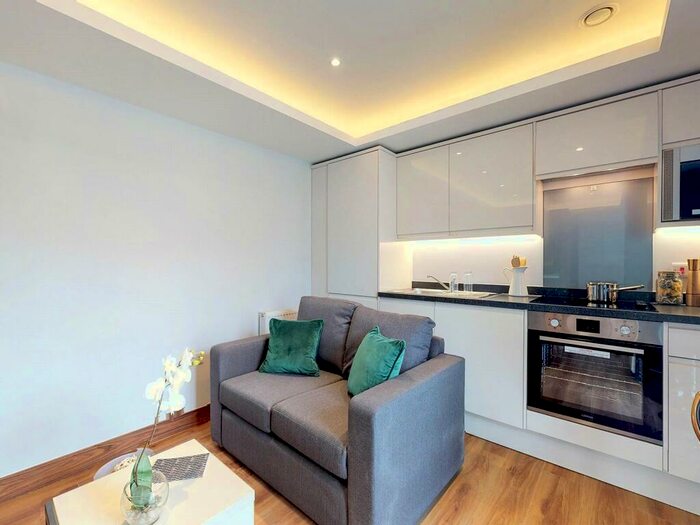 Apartment To Rent In Apt, Oasis Residence #, LS2