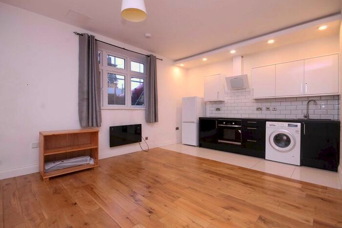 2 Bedroom Flat To Rent In Windmill Place, Southall, UB2