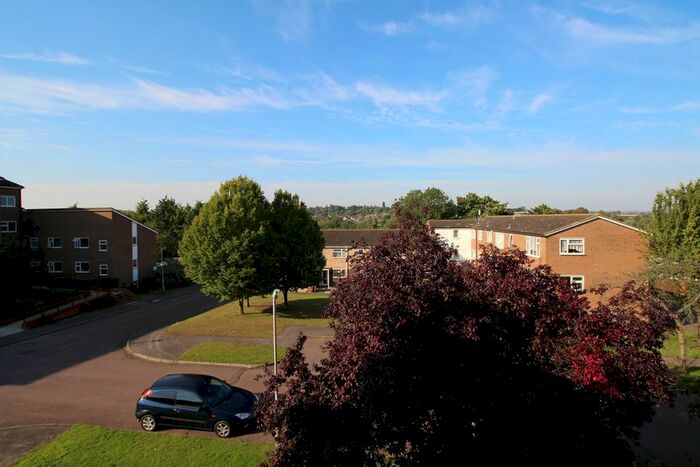 2 Bedroom Flat To Rent In Desborough Road, Hitchin, SG4