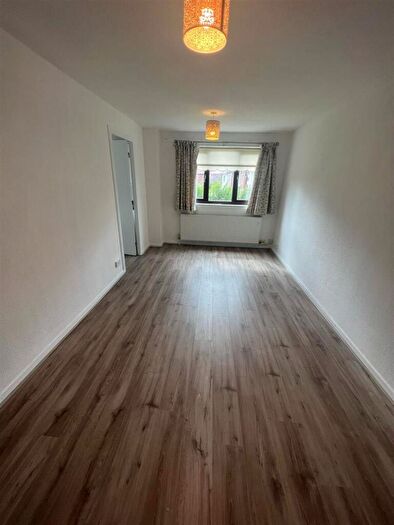 2 Bedroom Apartment To Rent In Bramhall Lane, Stockport, SK3