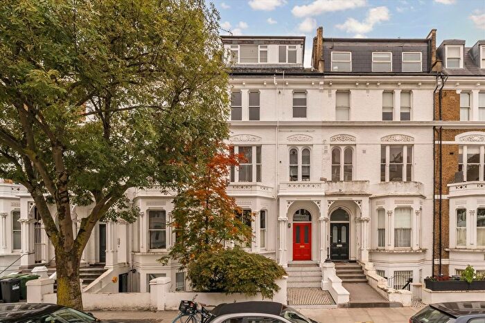 2 Bedroom Flat For Sale In Sinclair Road, Shepherds Bush, W14