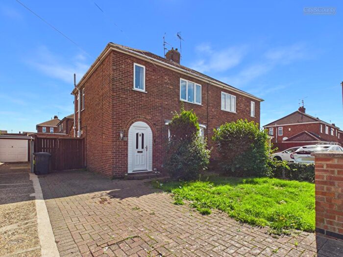 3 Bedroom Semi-Detached House For Sale In Ayres Drive, Stanground, Peterborough, PE2