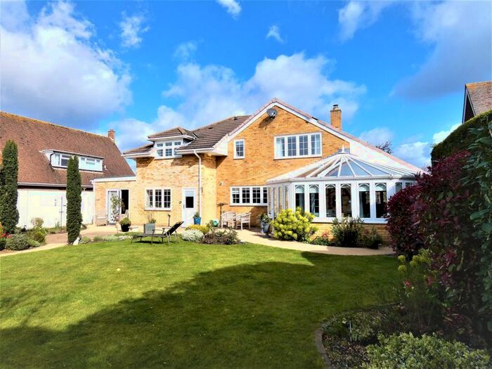 5 Bedroom Detached House For Sale In Eastcliff Close, Lee-On-The-Solent, PO13