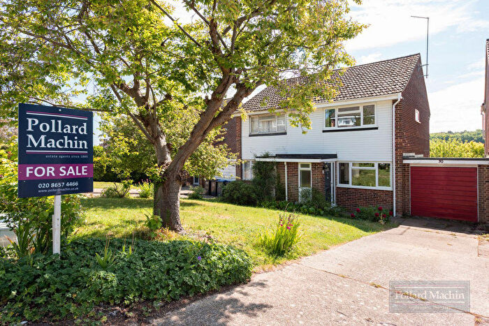 2 Bedroom Semi-Detached House For Sale In Bullfinch Road, South Croydon, CR2