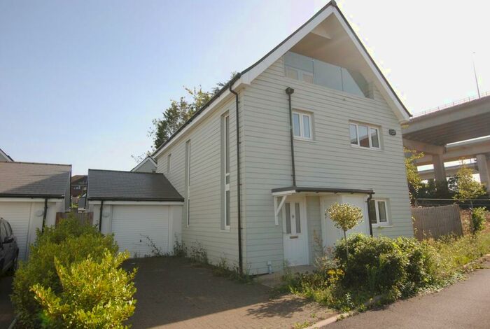 4 Bedroom Town House For Sale In Safety Bay Close, Rochester, Kent, ME1