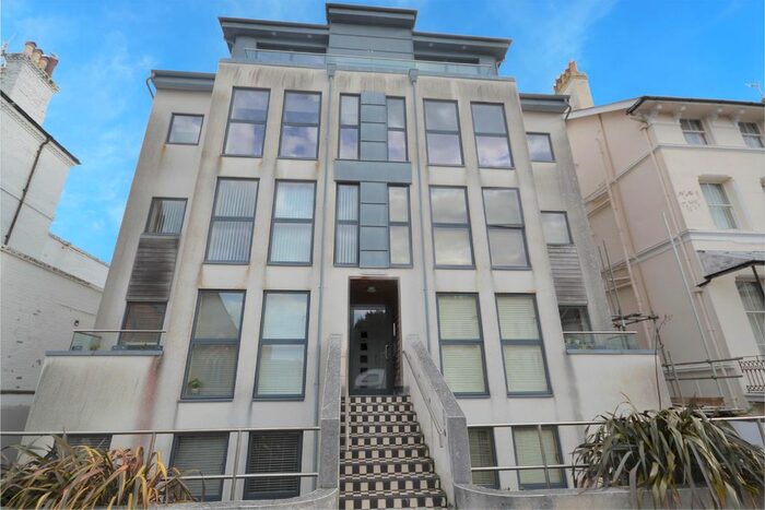 2 Bedroom Flat To Rent In Hardwick Road, Eastbourne, BN21