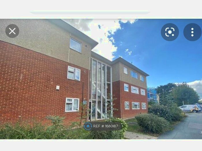 1 Bedroom Flat To Rent In Long Riding, Basildon, SS14